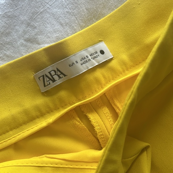 Yellow Zara high waist shorts size S - Picture 2 of 6